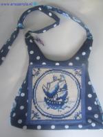 Tas ErOpUit + Delfts Blauw zeilbootje borduurwerk